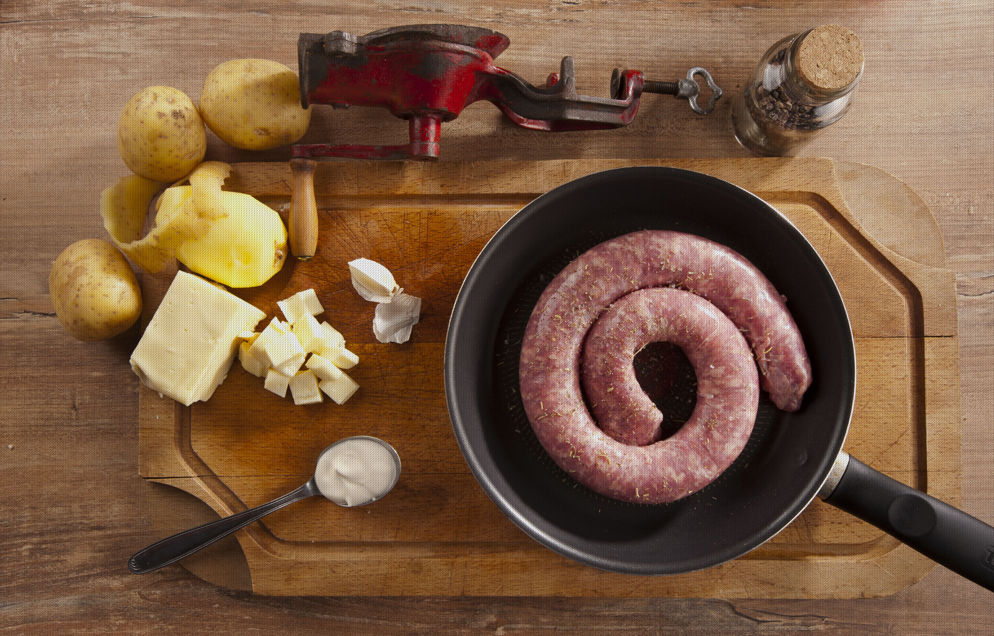 Gîte Évolutions repas traditionelle aligot saucisse